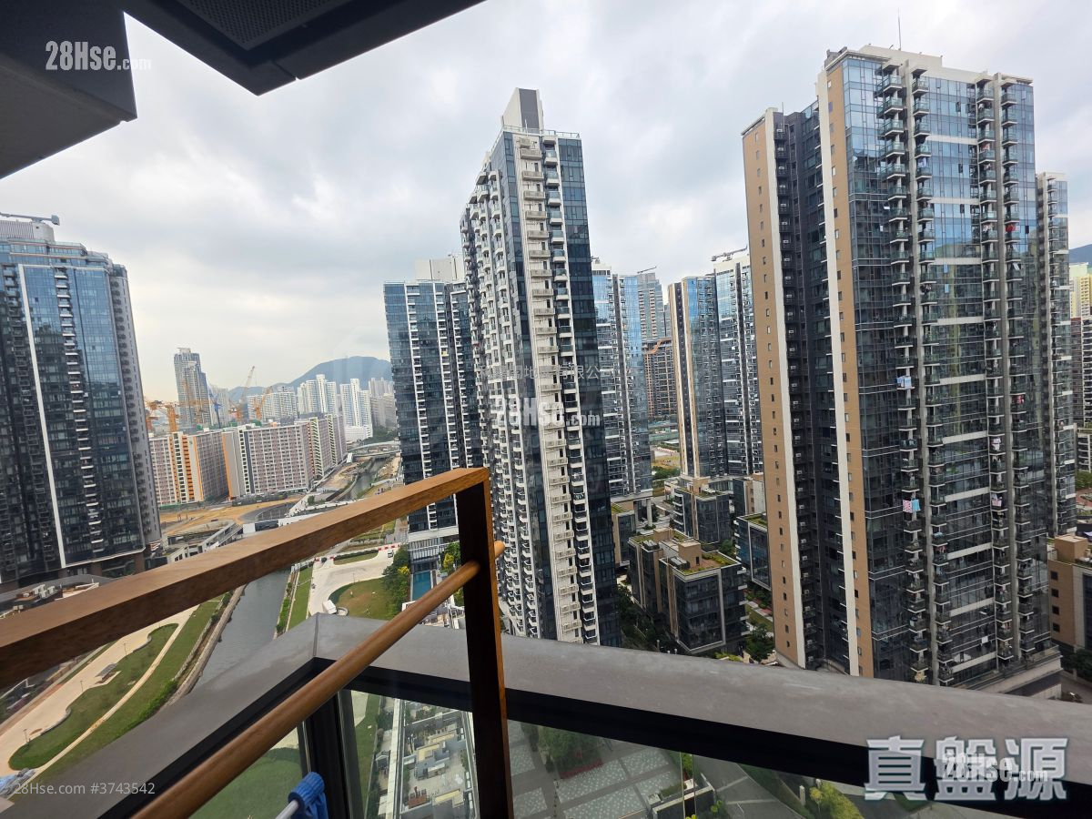 龍譽 租盤 245 平方呎