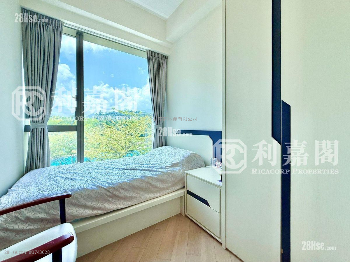 The Mediterranean Sell 4 Bedrooms , 2 Bathrooms 986 ft²