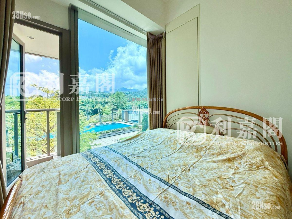 The Mediterranean Sell 4 Bedrooms , 2 Bathrooms 986 ft²