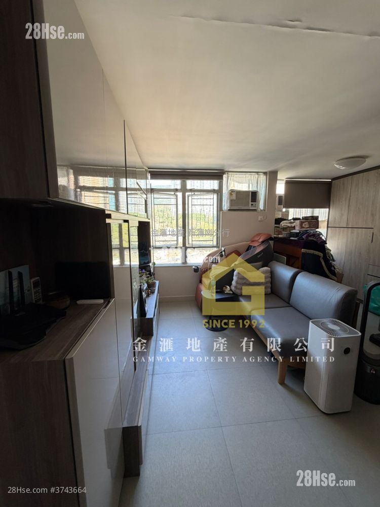Choi Fung Court Sell 3 Bedrooms , 1 Bathroom 597 ft²