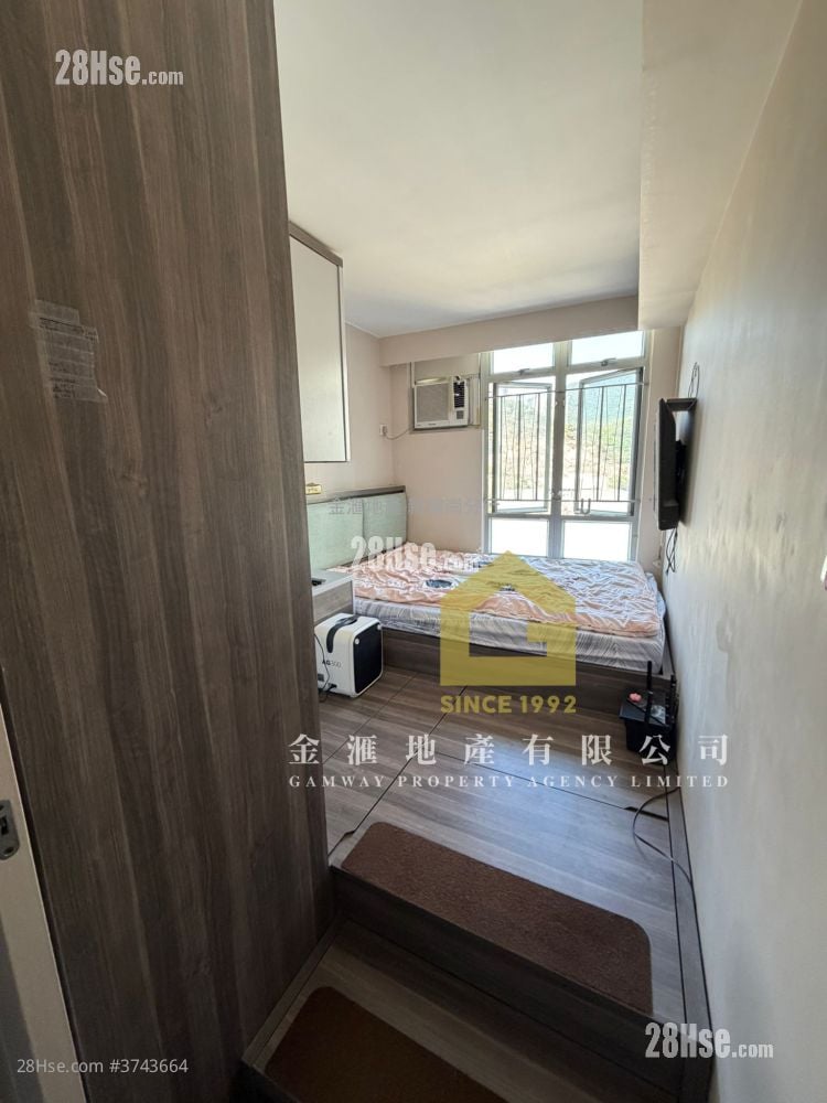 Choi Fung Court Sell 3 Bedrooms , 1 Bathroom 597 ft²