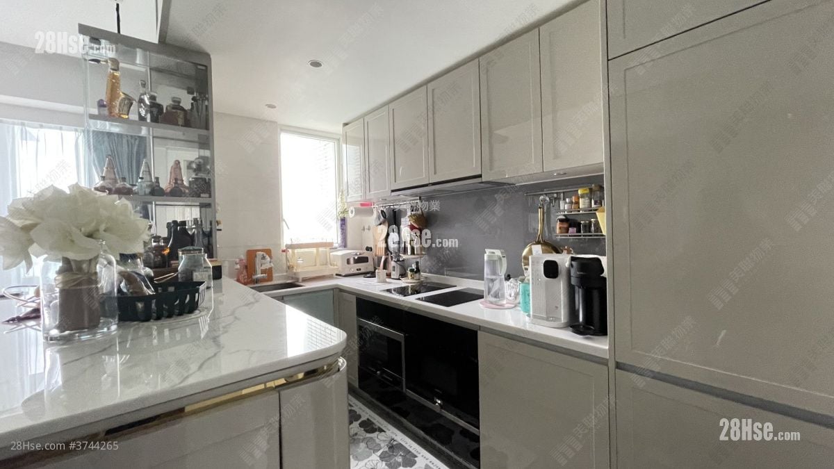 Monterey Sell 3 Bedrooms 789 ft²