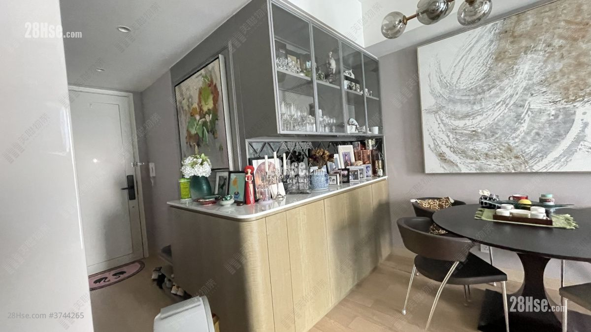 Monterey Sell 3 Bedrooms 789 ft²