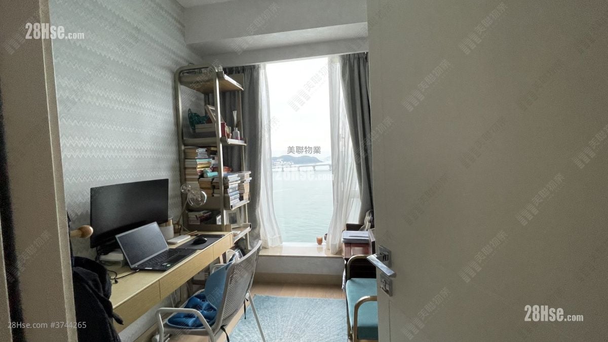 Monterey Sell 3 Bedrooms 789 ft²