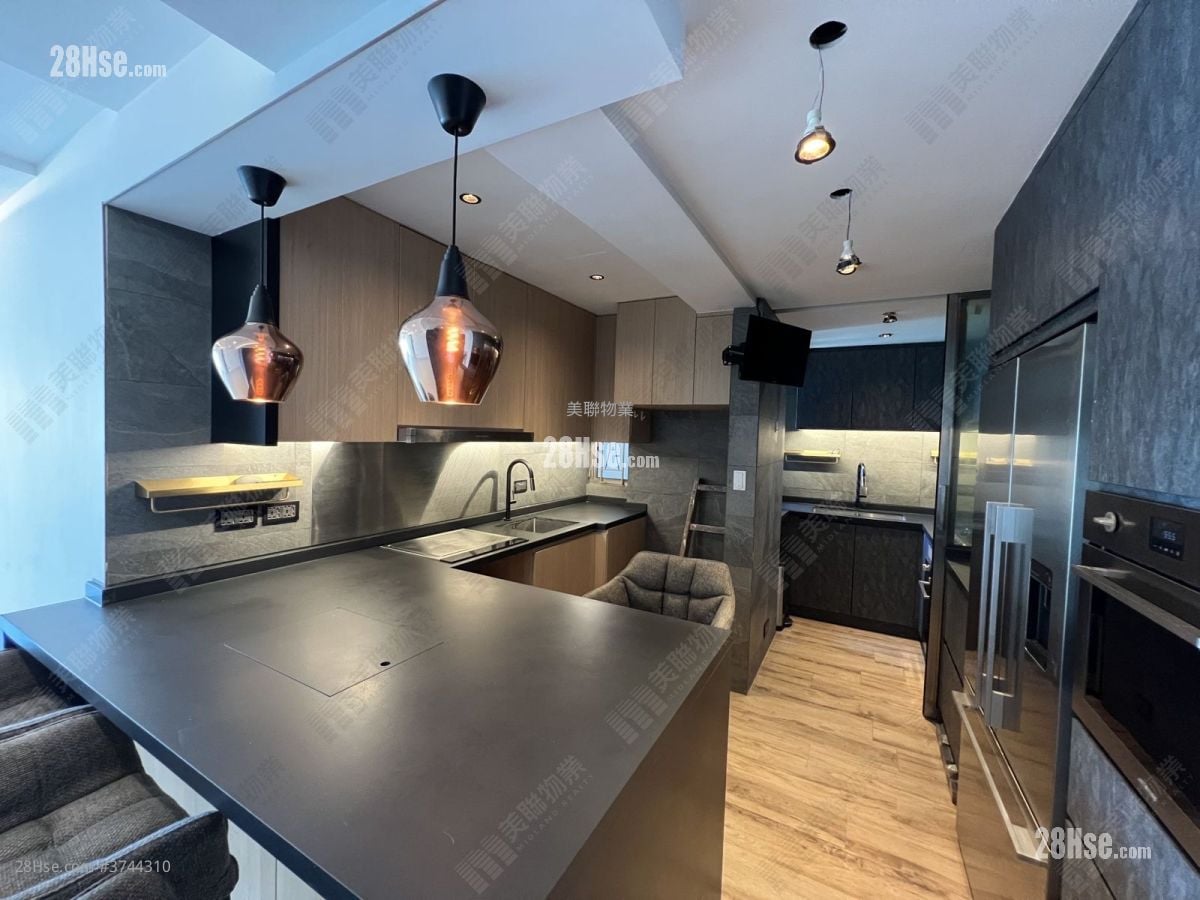 Bellagio Sell 3 Bedrooms , 1 Bathroom 893 ft²