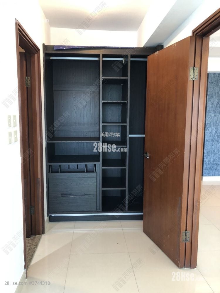 Bellagio Sell 3 Bedrooms , 1 Bathroom 893 ft²