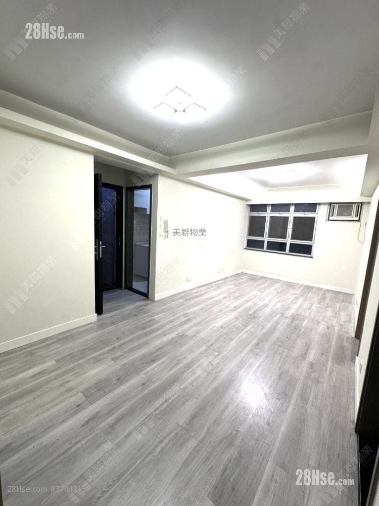 Treasure Court Sell 3 Bedrooms , 1 Bathroom 592 ft²