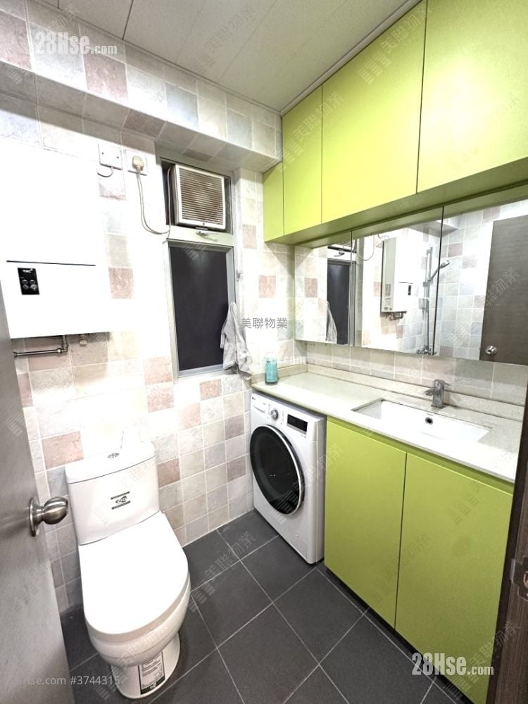 Treasure Court Sell 3 Bedrooms , 1 Bathroom 592 ft²