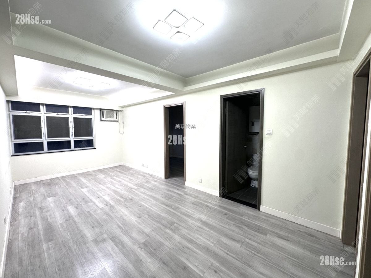 Treasure Court Sell 3 Bedrooms , 1 Bathroom 592 ft²