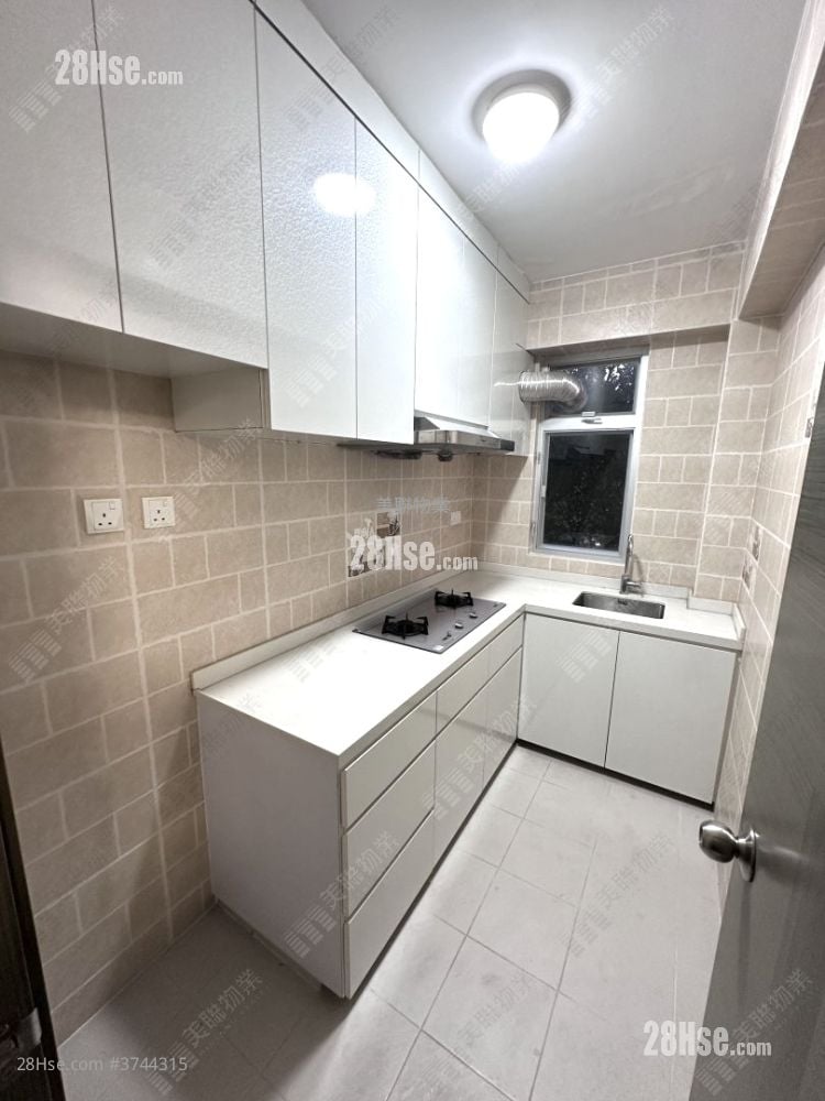 Treasure Court Sell 3 Bedrooms , 1 Bathroom 592 ft²