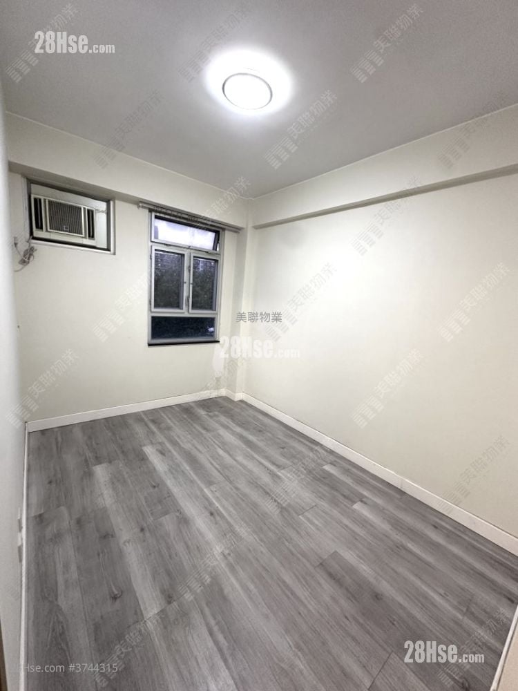 Treasure Court Sell 3 Bedrooms , 1 Bathroom 592 ft²