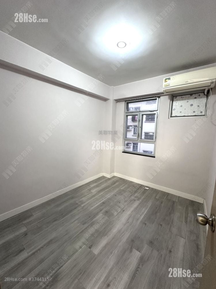 Treasure Court Sell 3 Bedrooms , 1 Bathroom 592 ft²