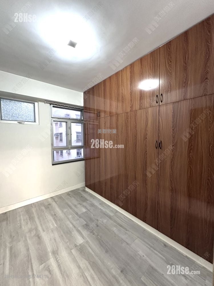 Treasure Court Sell 3 Bedrooms , 1 Bathroom 592 ft²