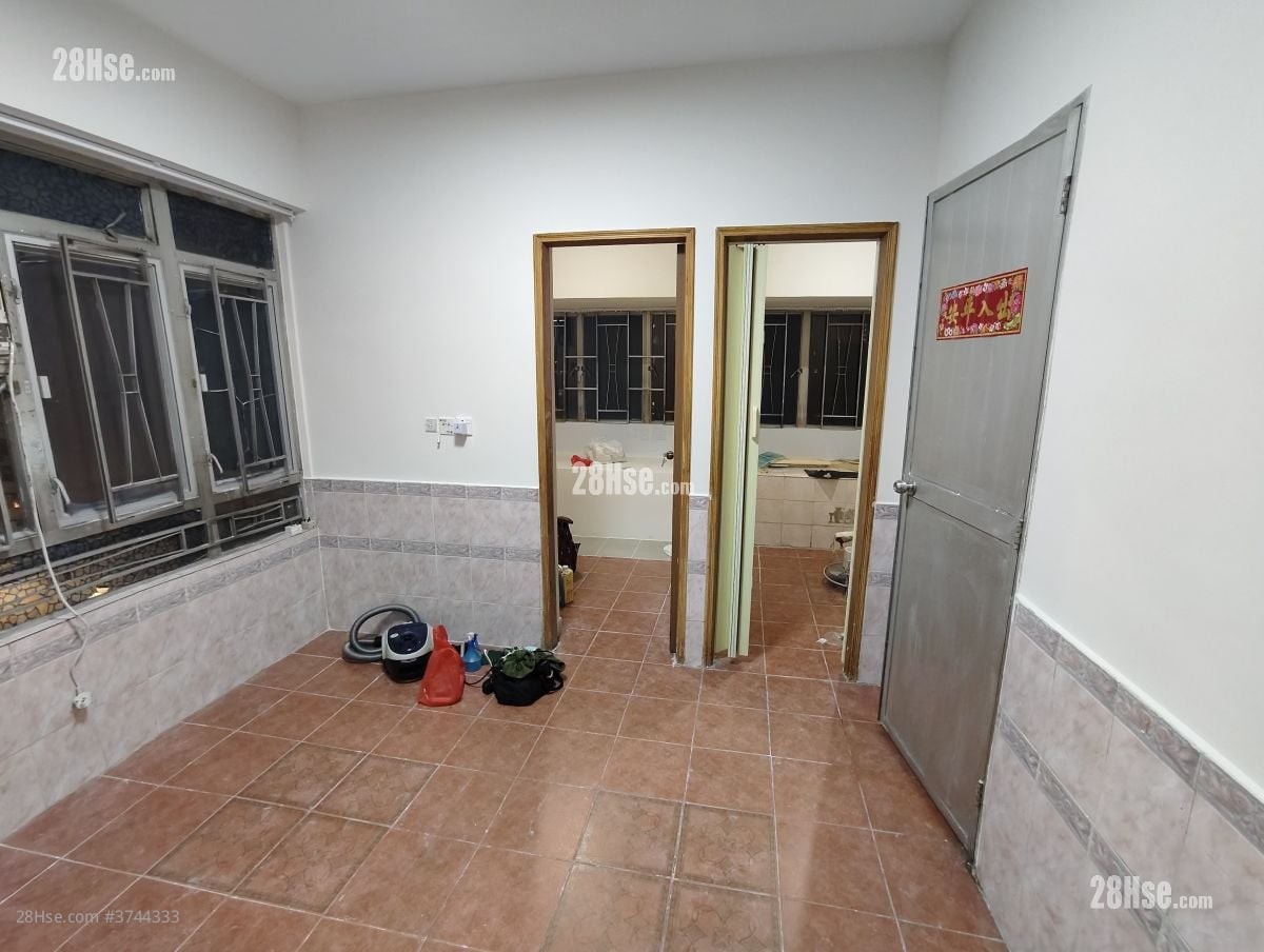 Tung Fai Court Sell 2 Bedrooms , 1 Bathroom 296 ft²