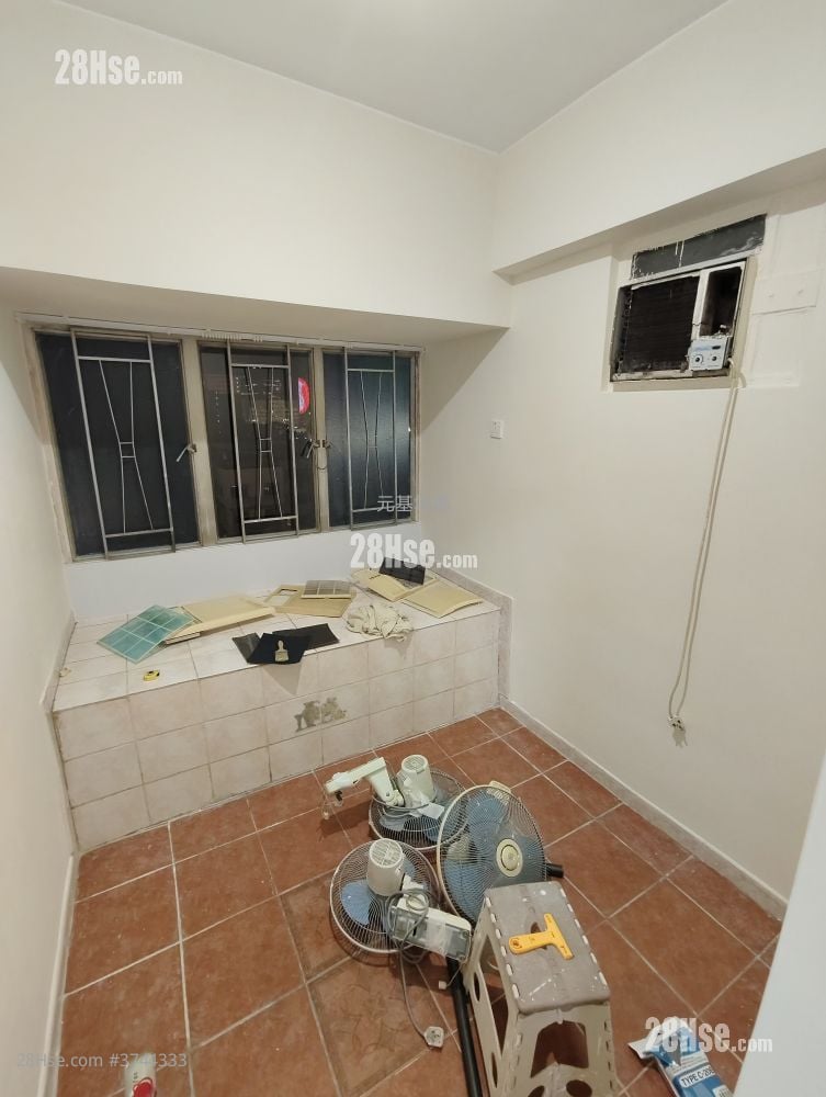Tung Fai Court Sell 2 Bedrooms , 1 Bathroom 296 ft²