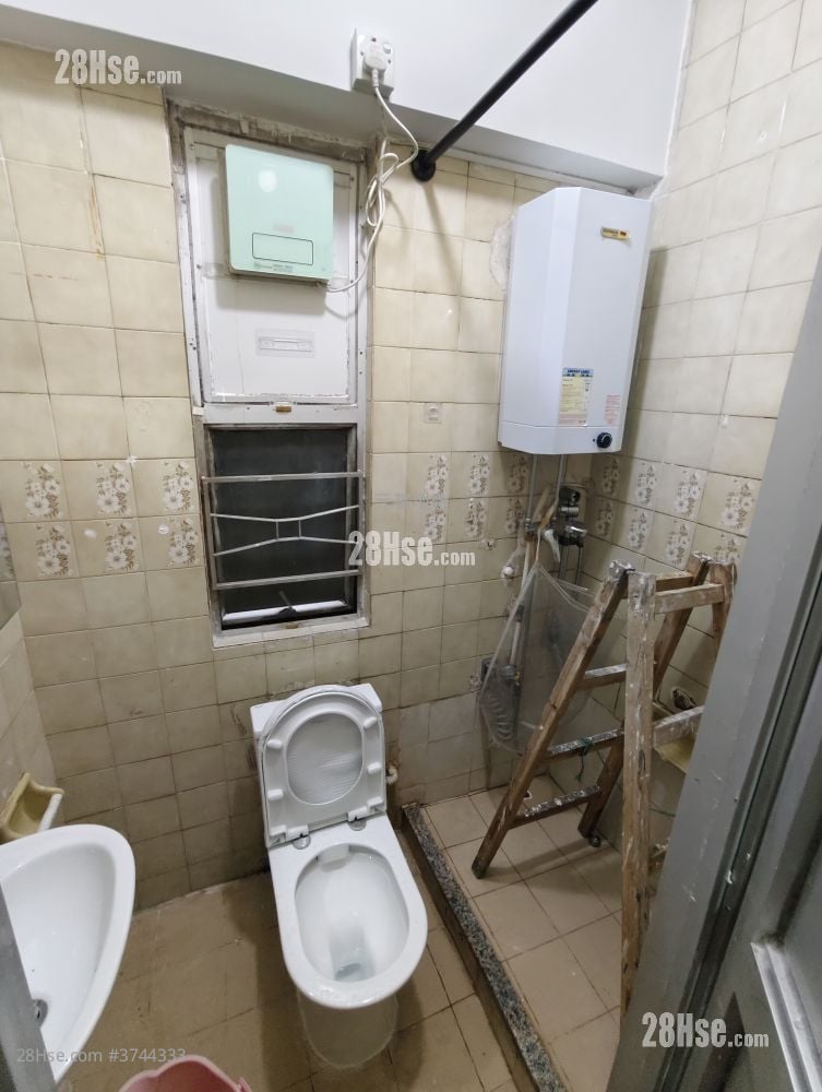 Tung Fai Court Sell 2 Bedrooms , 1 Bathroom 296 ft²