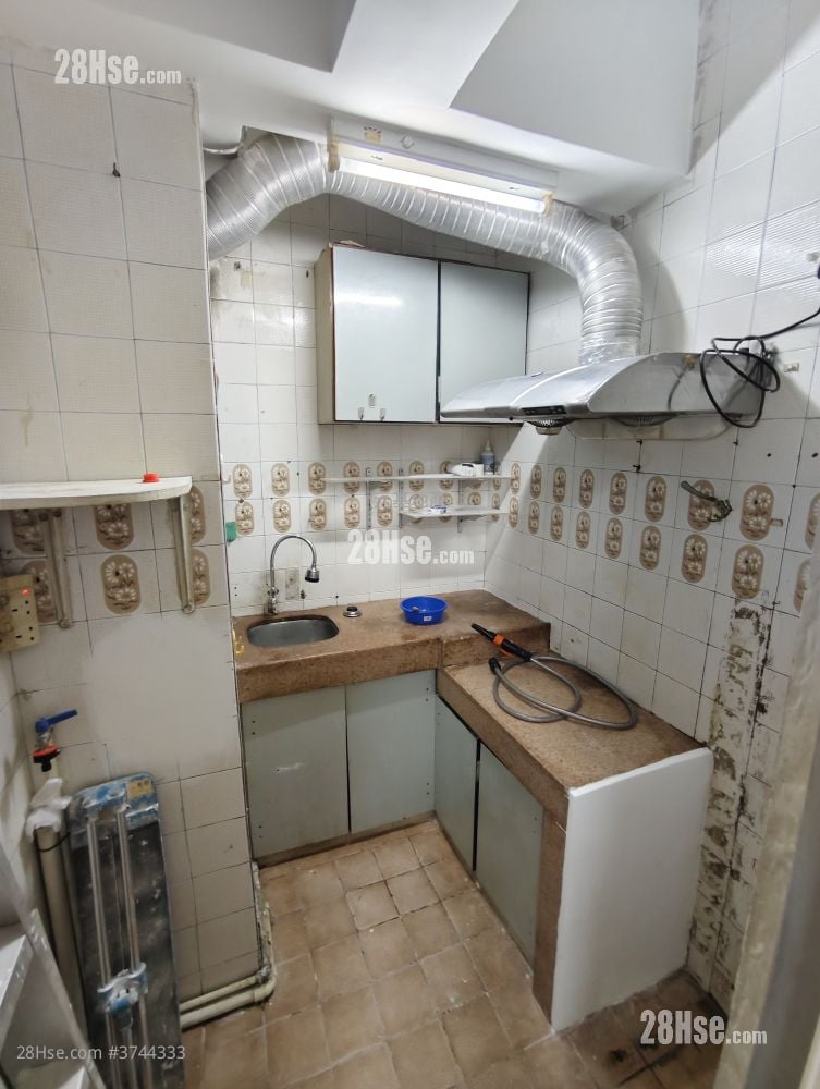 Tung Fai Court Sell 2 Bedrooms , 1 Bathroom 296 ft²