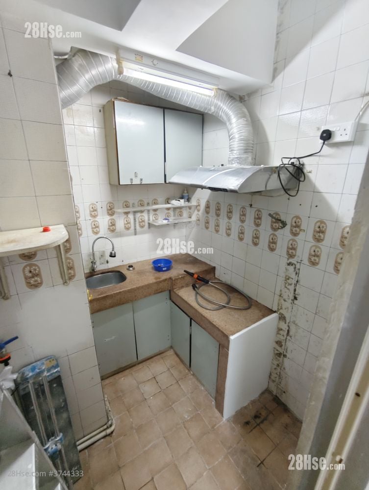 Tung Fai Court Sell 2 Bedrooms , 1 Bathroom 296 ft²