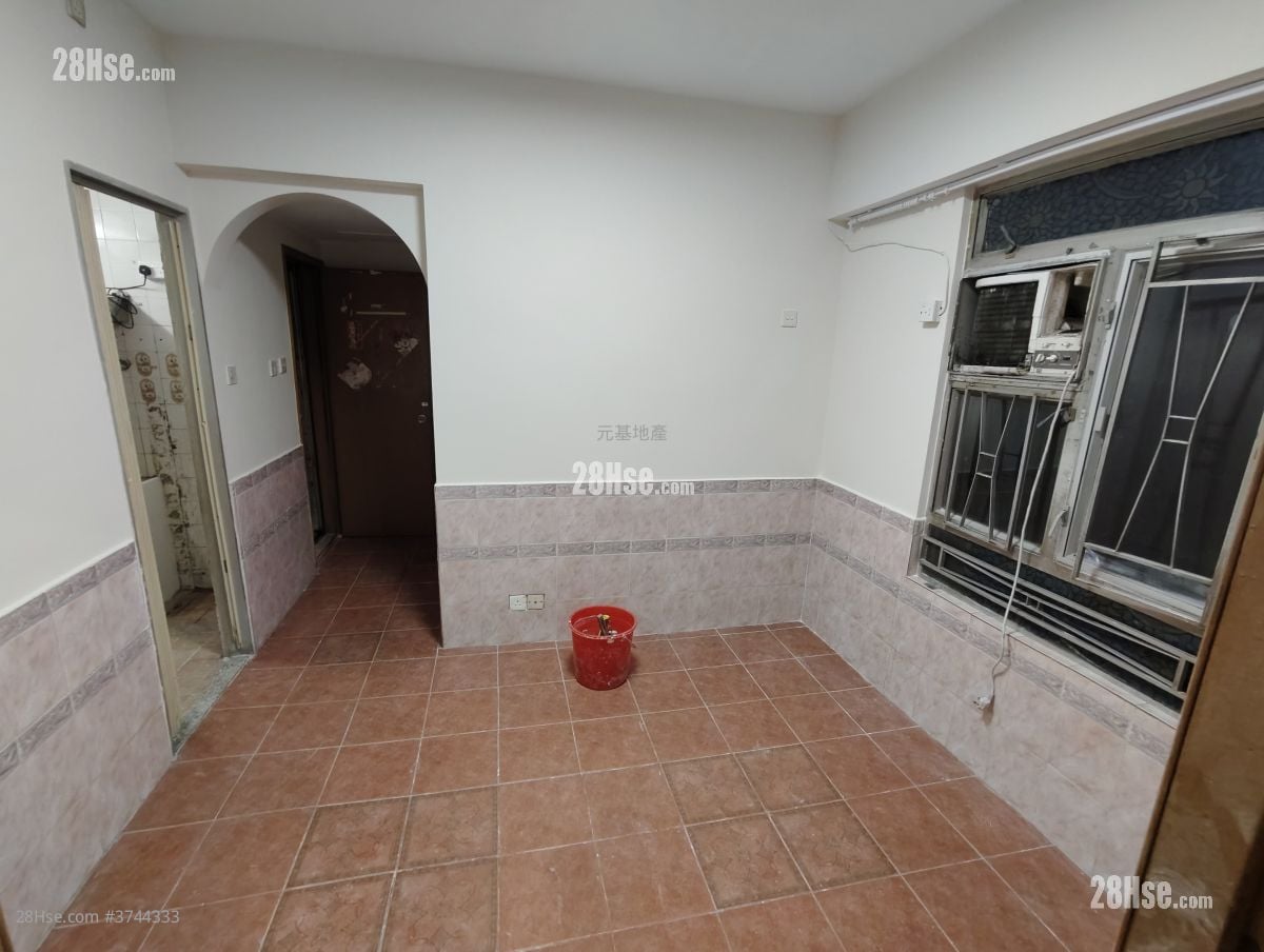 Tung Fai Court Sell 2 Bedrooms , 1 Bathroom 296 ft²