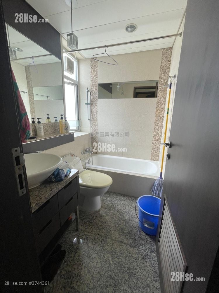 The Metropolis Residence Sell 2 Bedrooms , 1 Bathroom 488 ft²