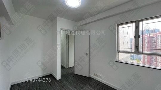 Serene Garden Sell 3 Bedrooms , 1 Bathroom 590 ft²