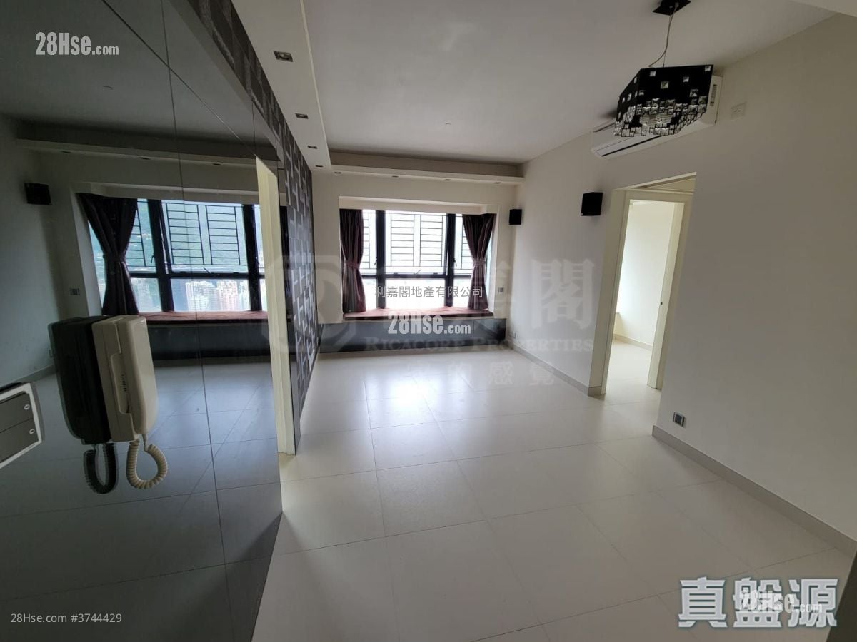 Chelsea Court Sell 3 Bedrooms , 1 Bathroom 555 ft²