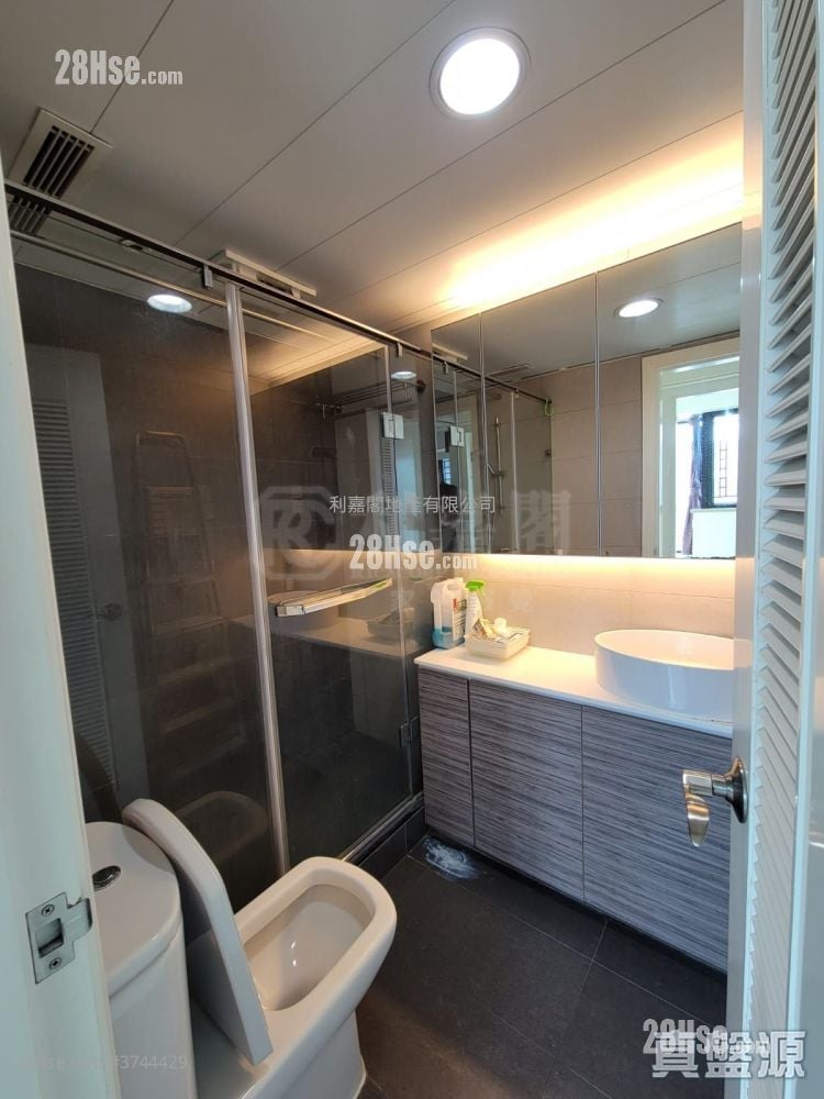 Chelsea Court Sell 3 Bedrooms , 1 Bathroom 555 ft²