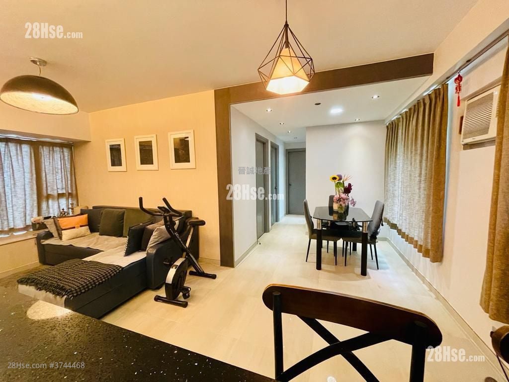 Villa Sapphire Sell 3 Bedrooms , 2 Bathrooms 702 ft²