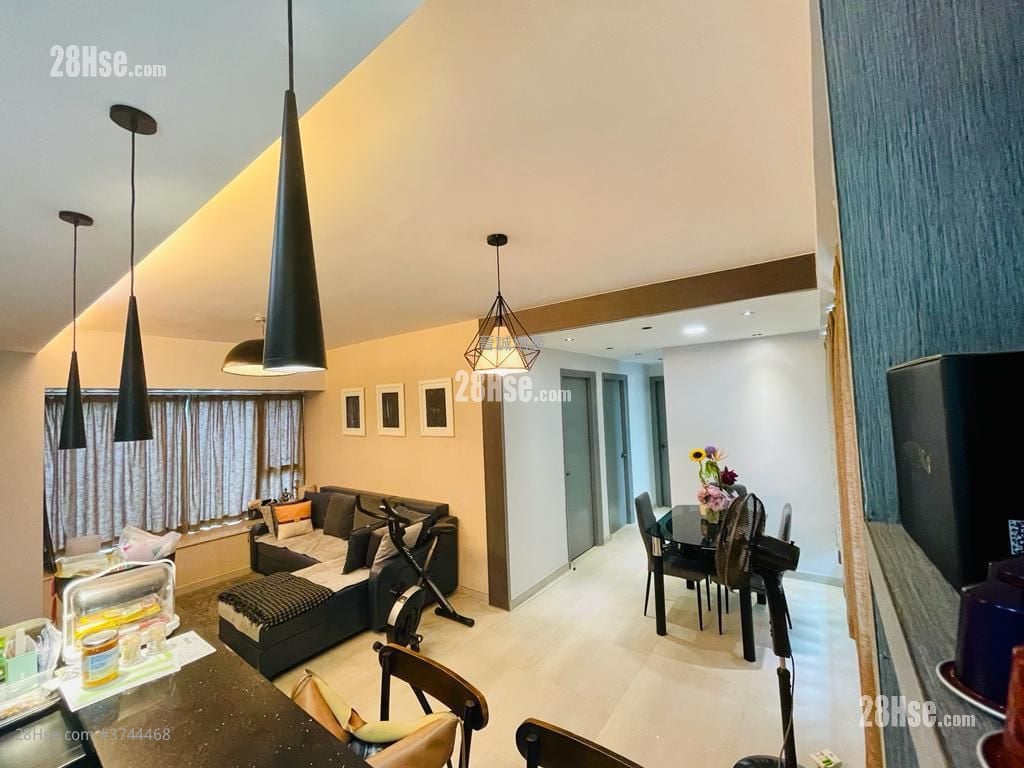 Villa Sapphire Sell 3 Bedrooms , 2 Bathrooms 702 ft²