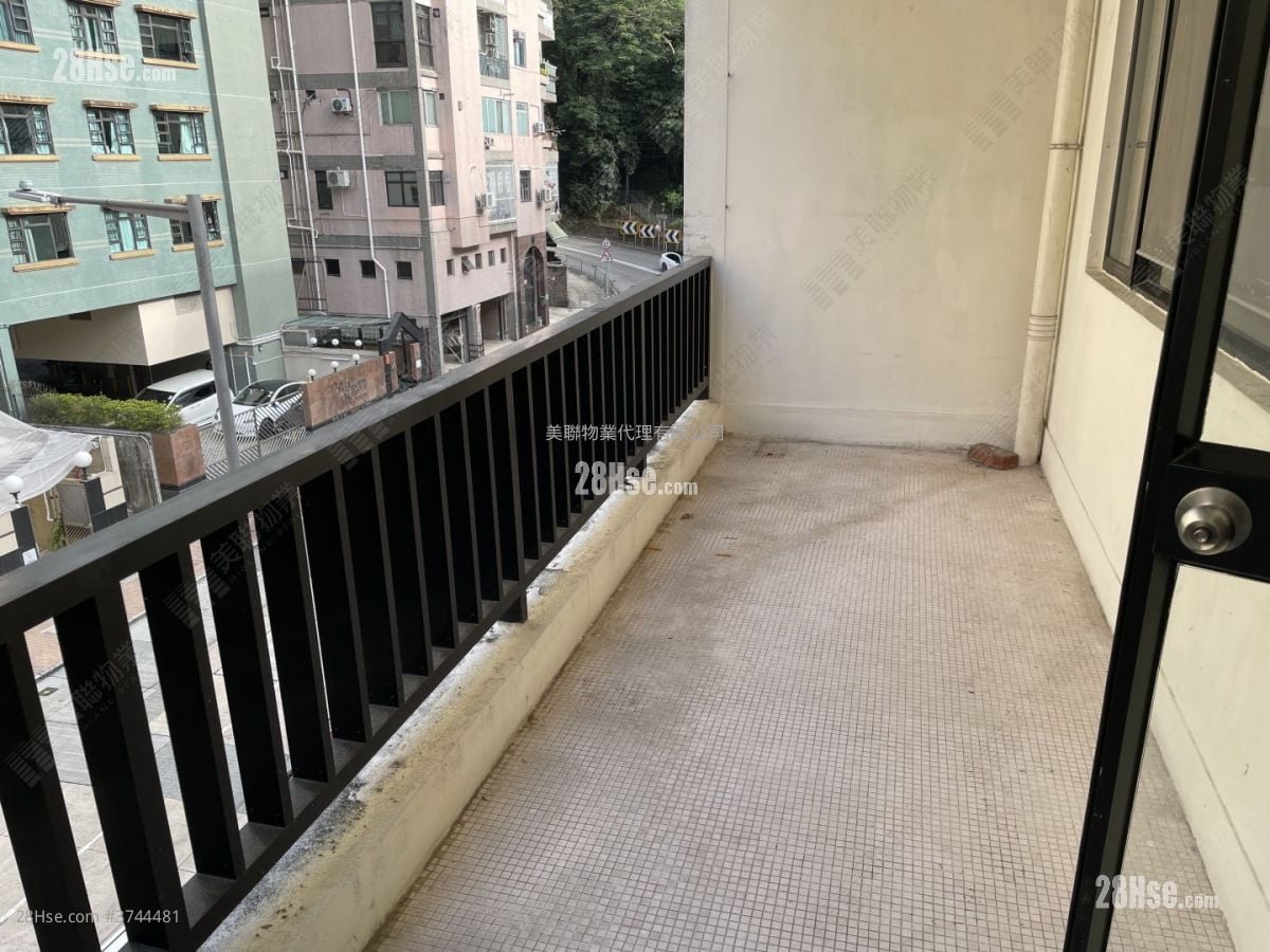 何文田街29-31号 售盘 3 房 1,496 平方尺