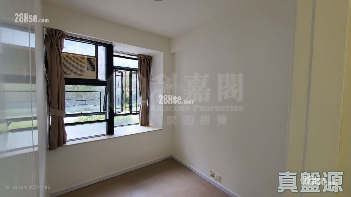 Kornhill Sell 2 Bedrooms , 1 Bathroom 522 ft²