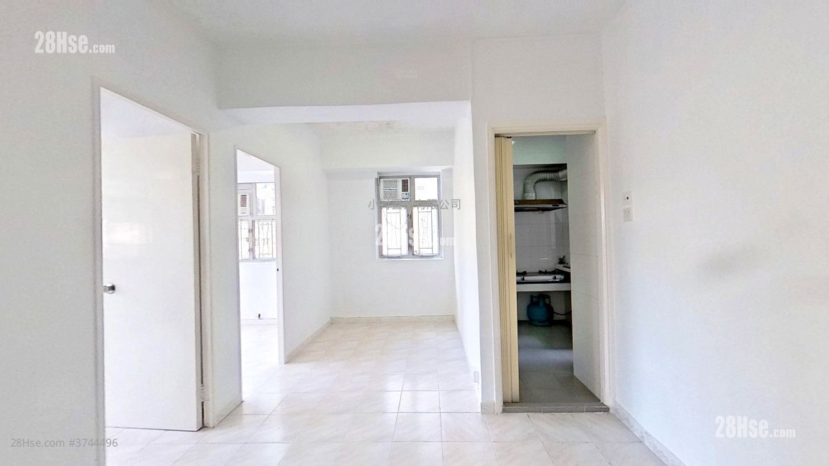 廳: 新村街50-50A號 租盤 2 房 , 1 浴室 380 平方呎