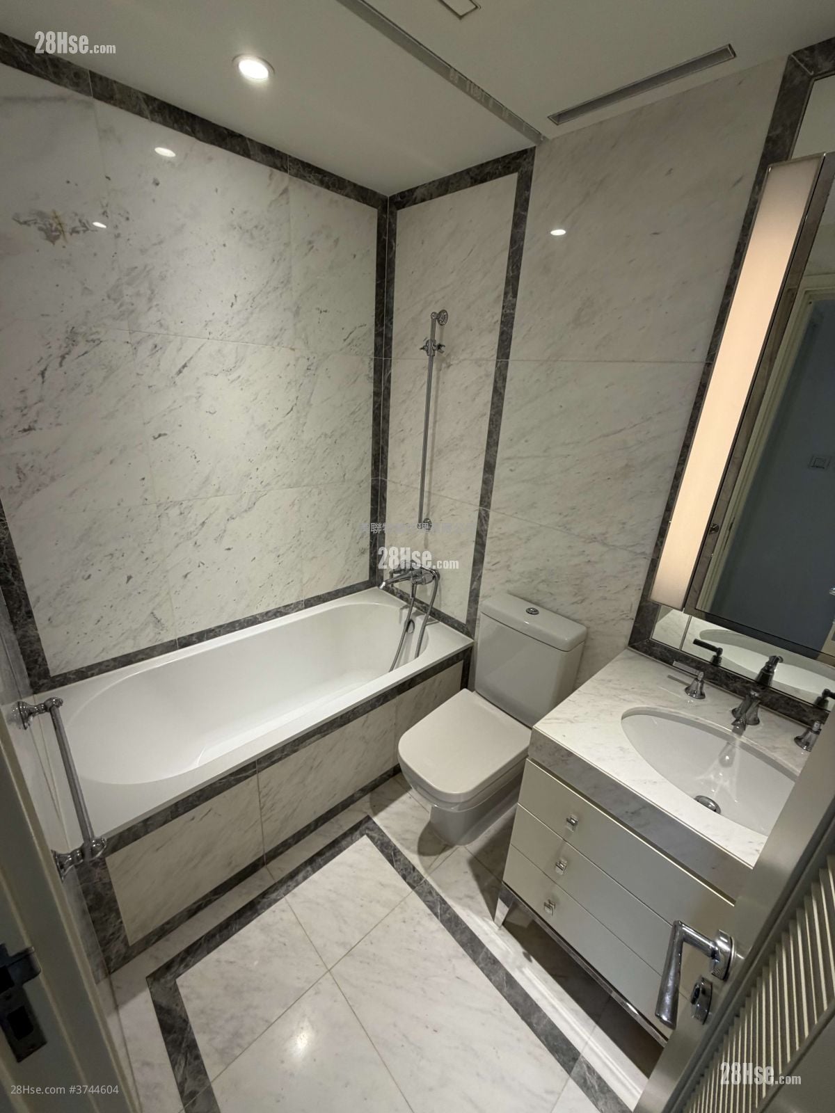 Kensington Hill 售盘 3 房 , 1 浴室 865 平方尺