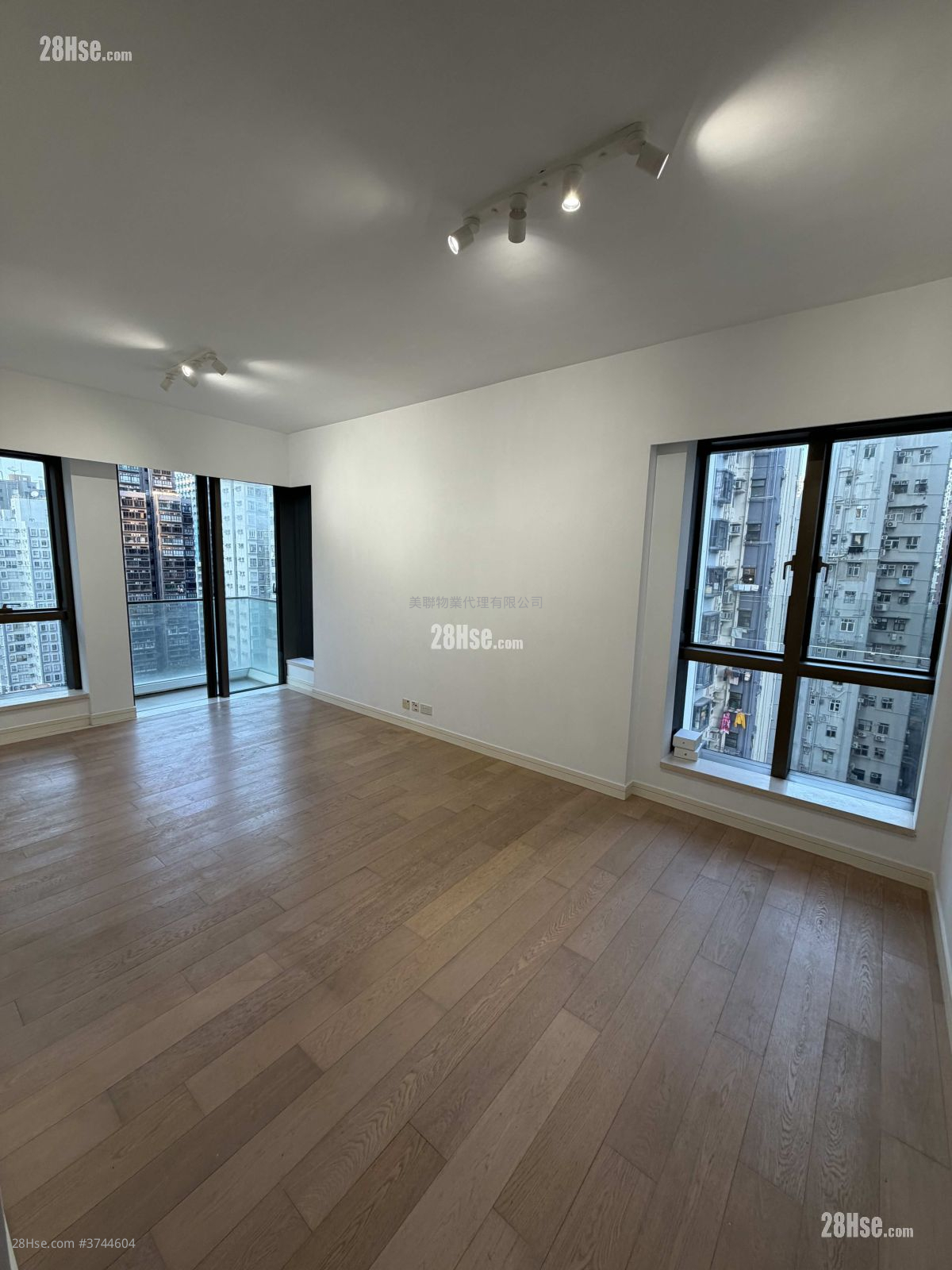 Kensington Hill 售盘 3 房 , 1 浴室 865 平方尺