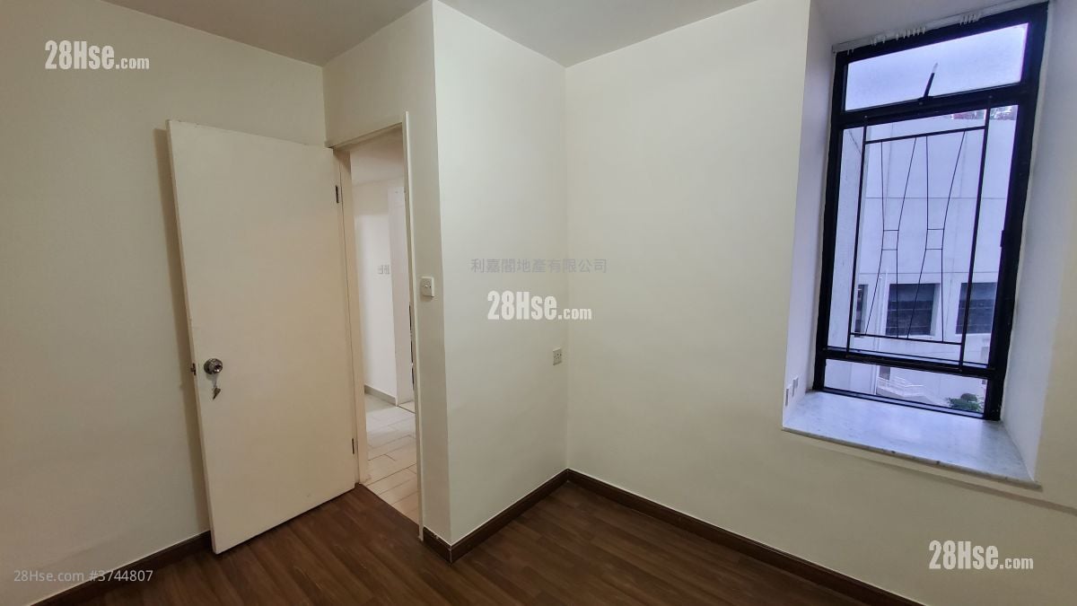 Kornhill Sell 2 Bedrooms , 1 Bathroom 480 ft²