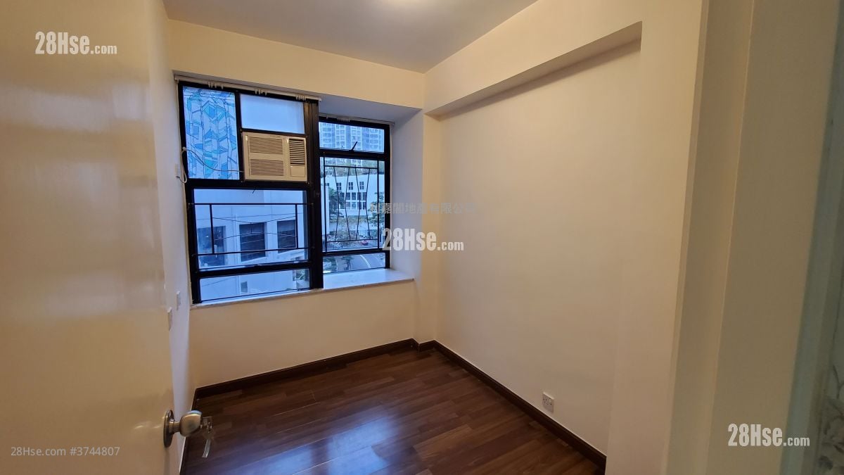 Kornhill Sell 2 Bedrooms , 1 Bathroom 480 ft²