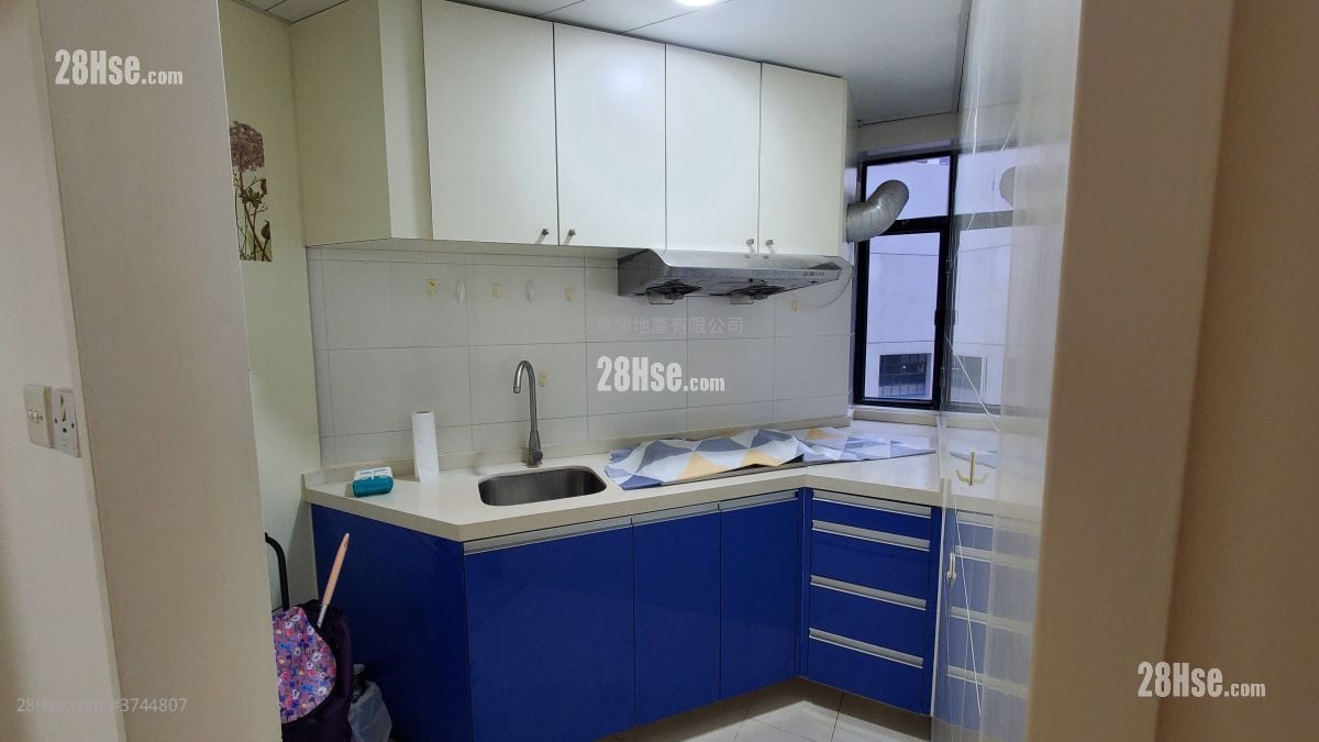 Kornhill Sell 2 Bedrooms , 1 Bathroom 480 ft²