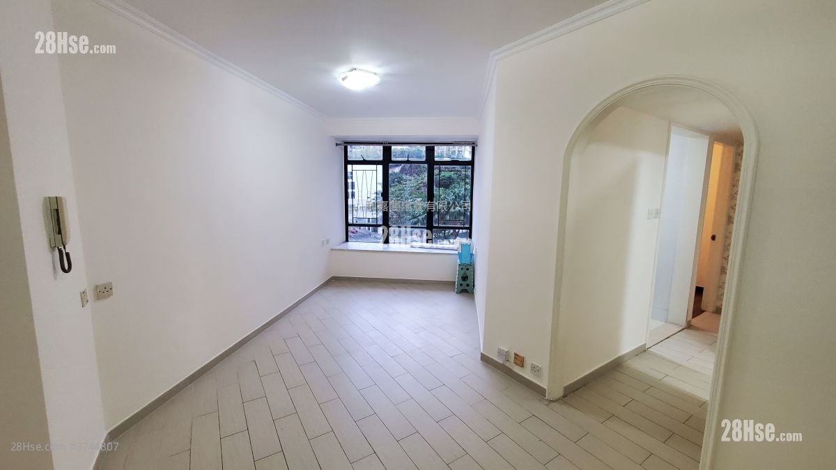 Kornhill Sell 2 Bedrooms , 1 Bathroom 480 ft²