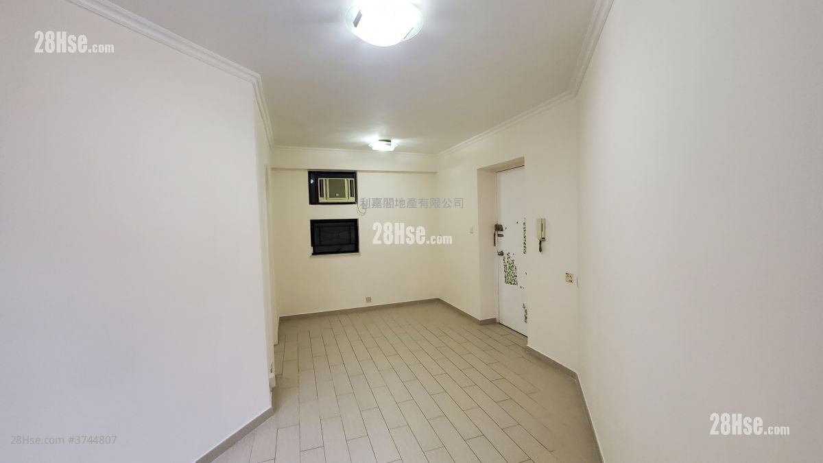 Kornhill Sell 2 Bedrooms , 1 Bathroom 480 ft²