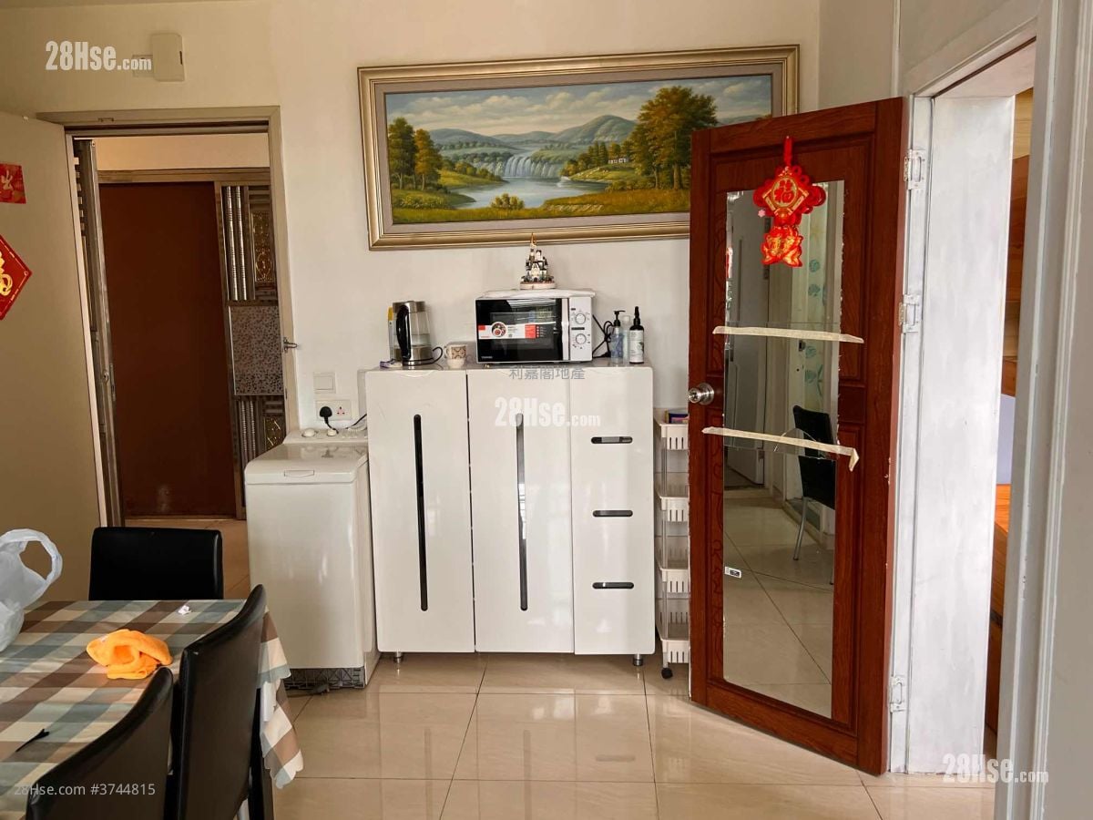 Ping Yan Court Sell 2 Bedrooms , 1 Bathroom 447 ft²