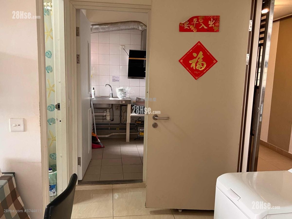 Ping Yan Court Sell 2 Bedrooms , 1 Bathroom 447 ft²