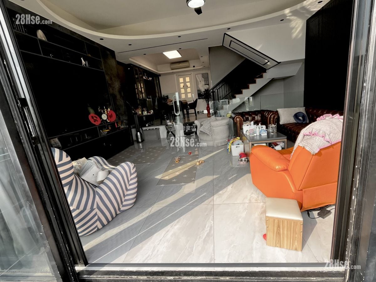 比华利山别墅 售盘 5+ 房 , 3 浴室 2,115 平方尺