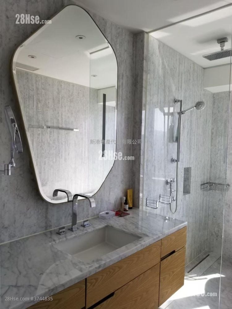 Homantin Hillside Sell 3 Bedrooms , 2 Bathrooms 1,002 ft²