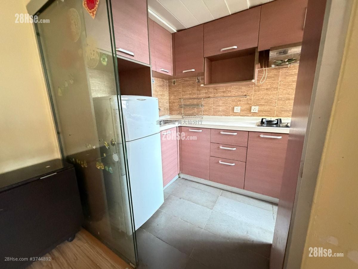 凤德邨 售盘 2 房 445 平方尺