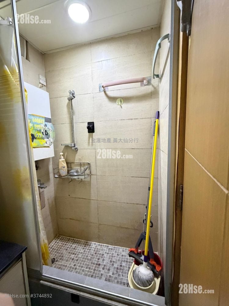 凤德邨 售盘 2 房 445 平方尺