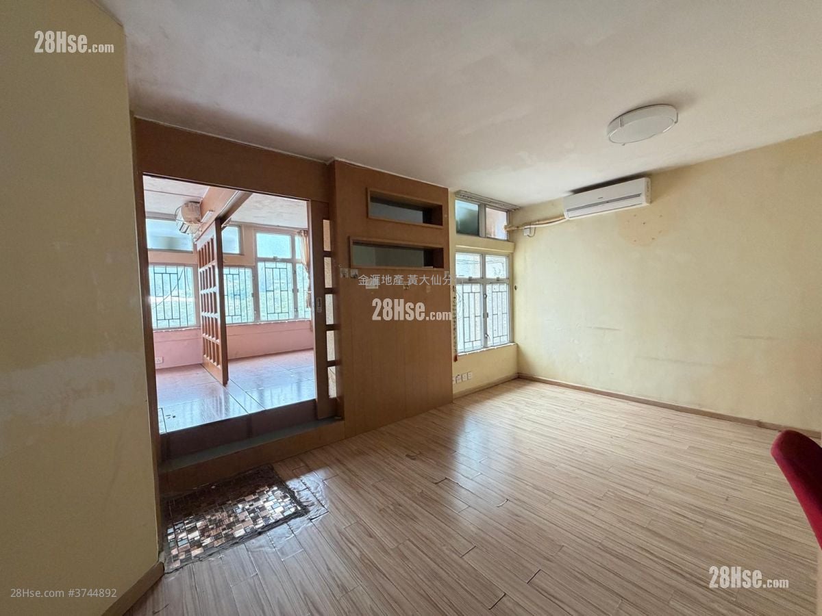凤德邨 售盘 2 房 445 平方尺