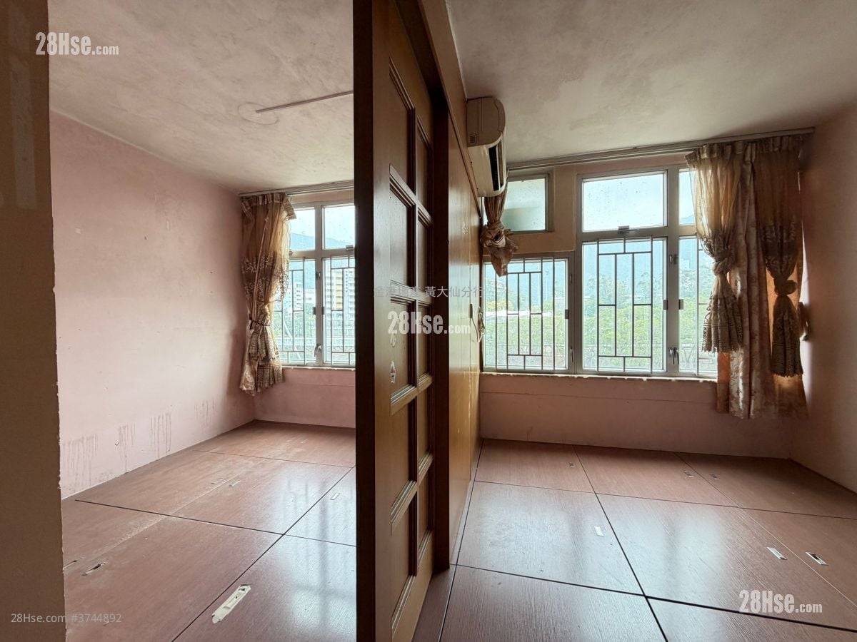 凤德邨 售盘 2 房 445 平方尺