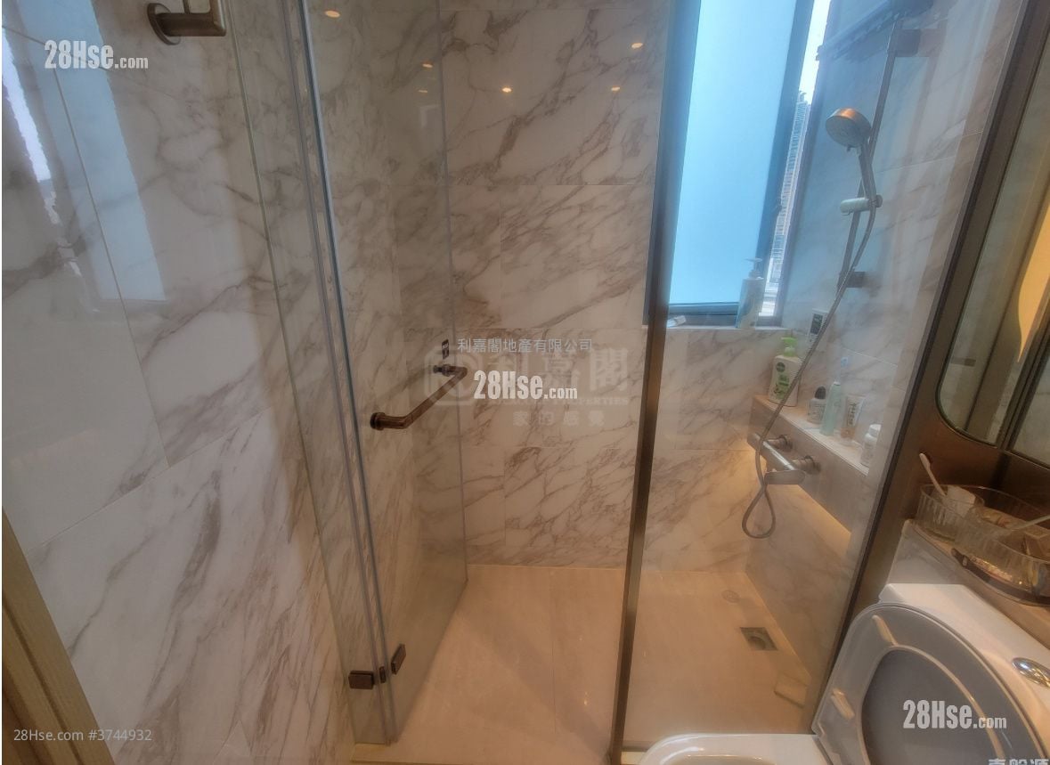 维港滙 售盘 2 房 597 平方尺