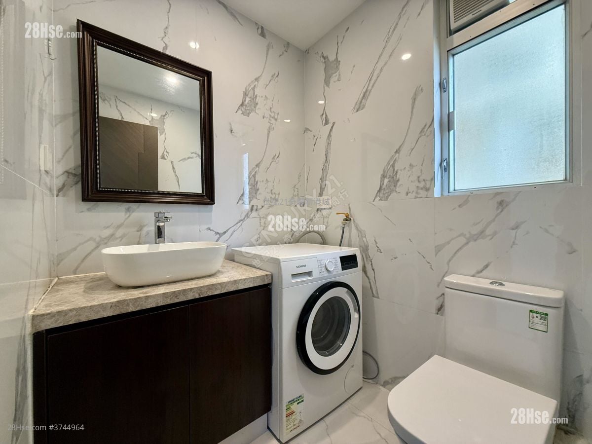 Kam Tai Court Sell 3 Bedrooms , 2 Bathrooms 650 ft²