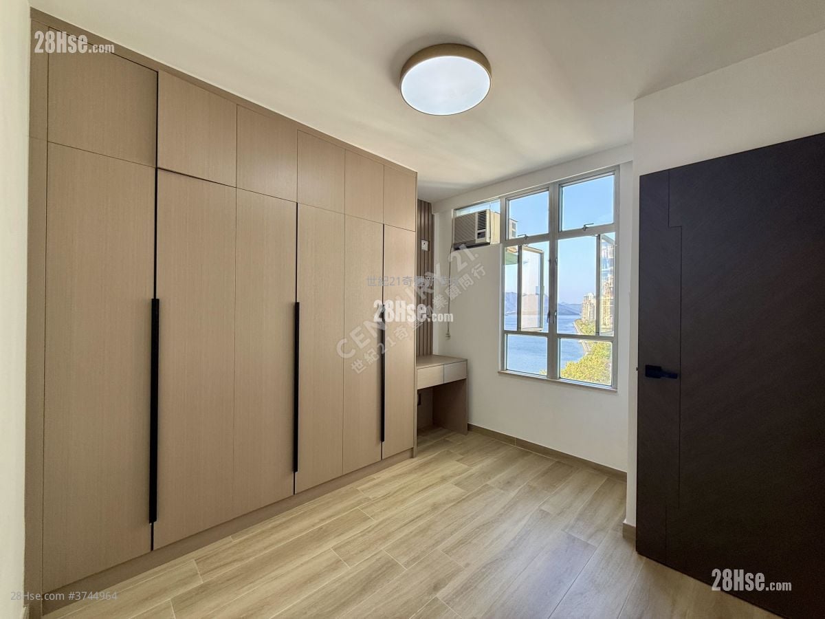 Kam Tai Court Sell 3 Bedrooms , 2 Bathrooms 650 ft²